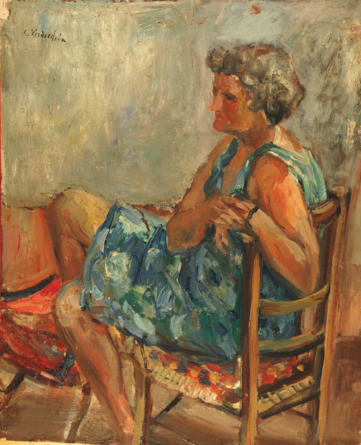 Maria seduta sulla sedia di paglia